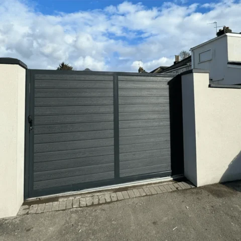Gate
